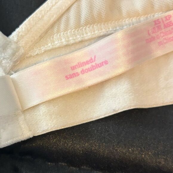 PINK Victoria’s Secret Velvet Floral Print Unlined Bralette Size XS - Picture 6 of 7